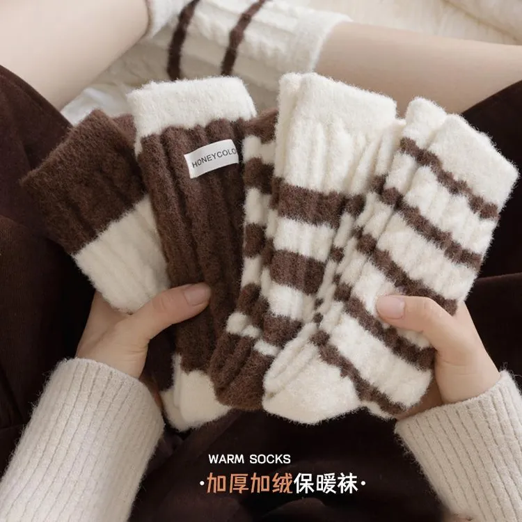 毛绒咖色袜子女秋冬季加厚加绒中筒袜软糯条纹保暖居家地板睡眠袜