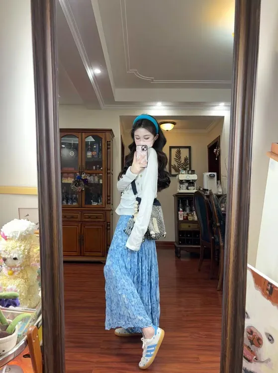 2025春季新森系穿搭小个子韩系超好看白色花朵T恤碎花半身裙套装