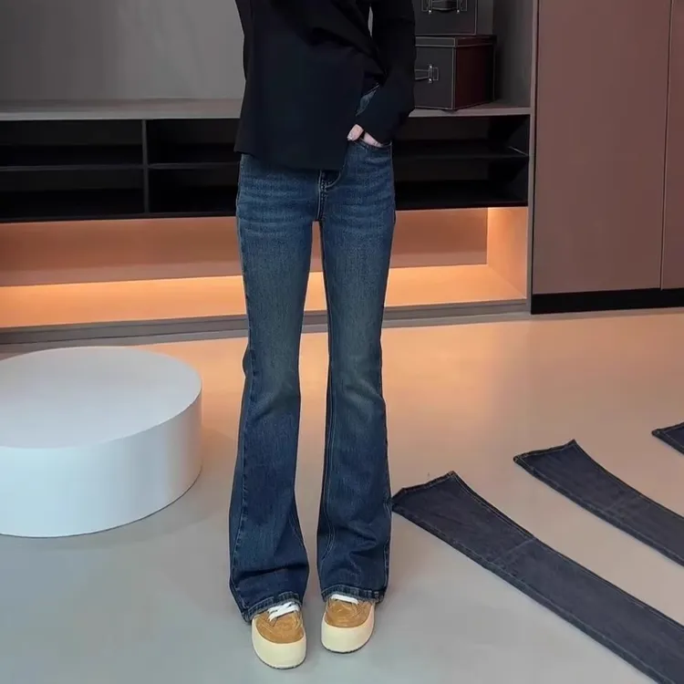 弹力显瘦直筒牛仔裤子秋季新款大码百搭高腰通勤显瘦微直筒裤女