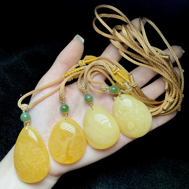 【云上】蜜蜡水滴吊坠-多样性发一件-随形 DS95430（甄选）