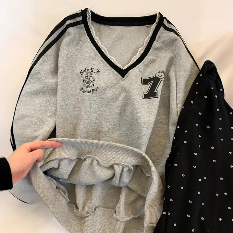 灰色V领字母印花卫衣女秋冬新款爆款蕾丝拼接韩系慵懒风长袖上衣