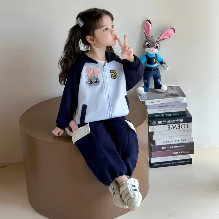 女童秋季新款兔子警官长袖卫衣洋气卡通印花休闲女宝宝连帽两件套