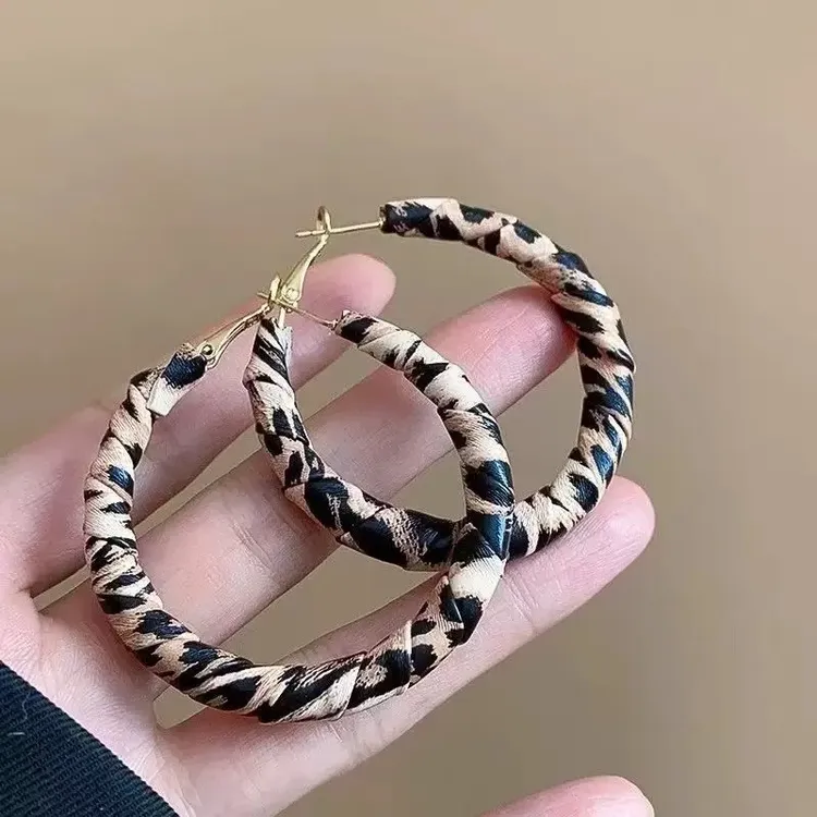 合金布艺耳饰 522号秋冬豹纹耳圈时尚百搭气质新款高级感耳环夸张