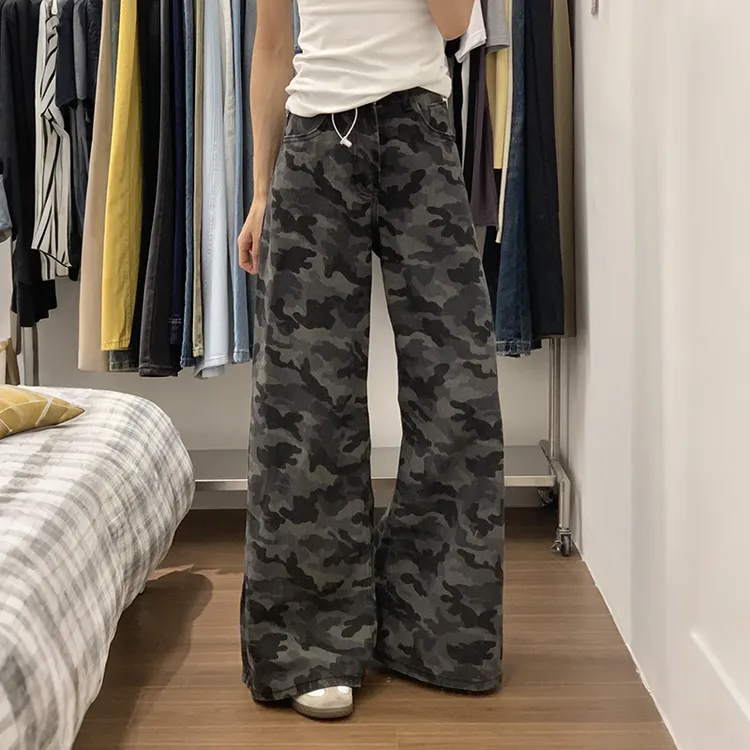 特大码美式迷彩牛仔裤女春季新款裤子胖mm显瘦梨形身材阔腿工装裤