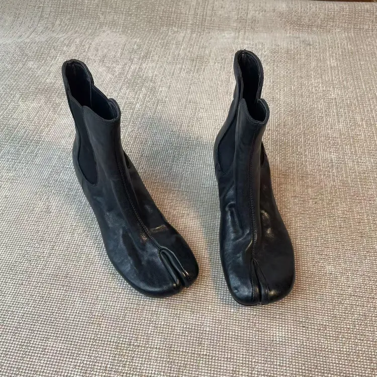 34-40码马皮分趾短靴粗跟一脚蹬个性时髦短靴