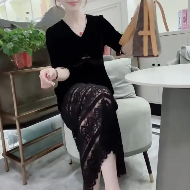 蕾丝连衣裙女2025夏季新款洋气显瘦遮肉长款丝绒减龄黑色裙子