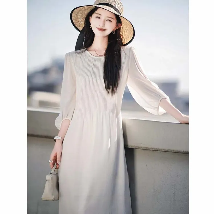 高级温柔白色连衣裙女春夏季新款减龄宽松气质旅游度假超仙长裙子