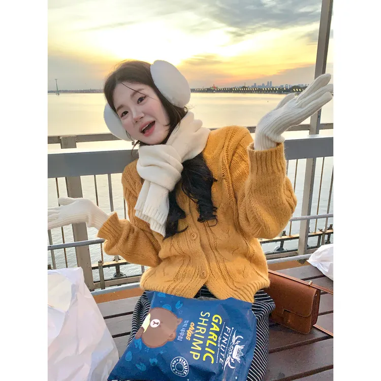 火火火【秋日暖阳】韩系色彩穿搭秋冬圆领温柔风毛衣开衫M38522HH54