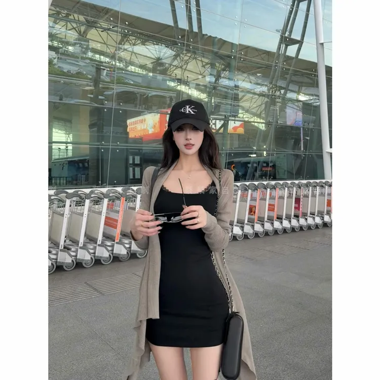 蔡蔡家「纸片人」高智感不规则下摆慵懒针织开衫蕾丝裙子套装66812#