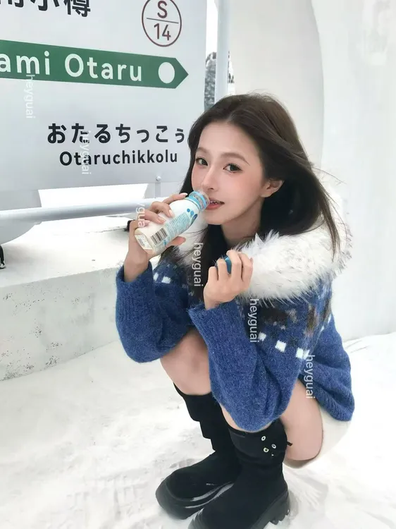 heyguai蓝色小马毛领外套连帽毛绒开衫保暖