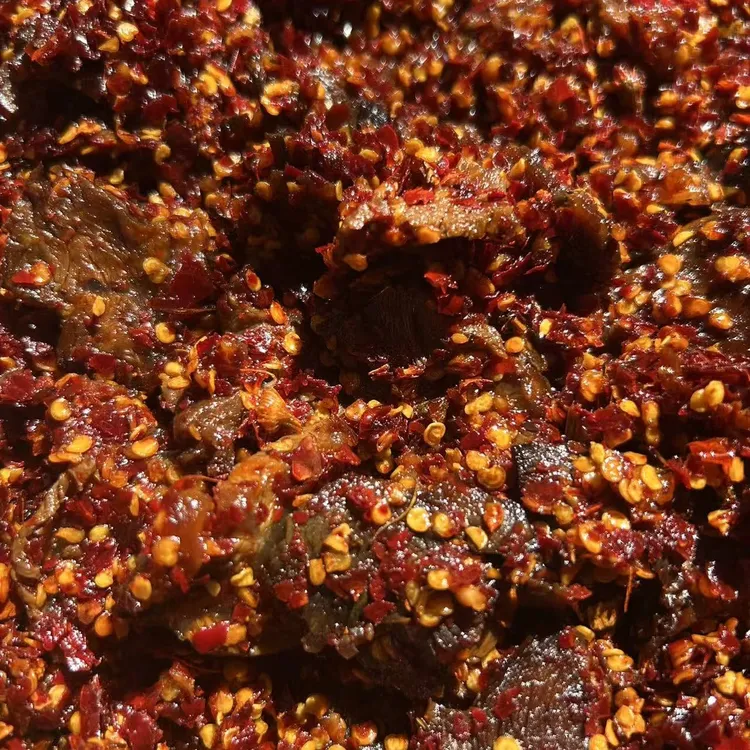 江西特产香辣牛肉酱大块牛肉辣椒酱拌面拌粉夹馍开胃下饭菜