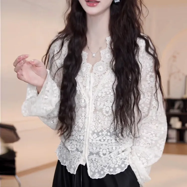 纯欲风钩花V领打底蕾丝衬衫女2025秋季新款慵懒宽松显瘦长袖上衣