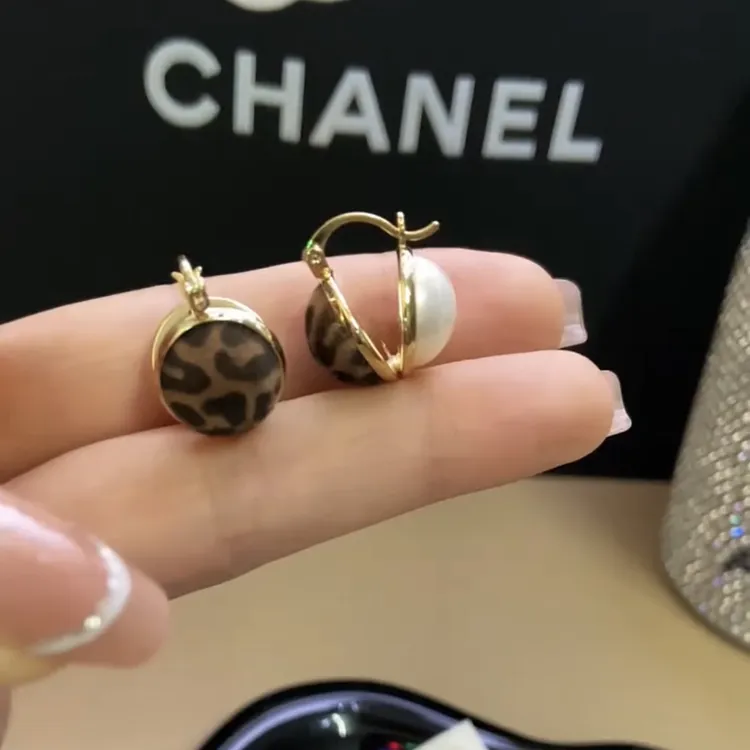 铜合金耳饰 复古港风一款两戴植绒豹纹圆形珠珠耳扣气质耳钉