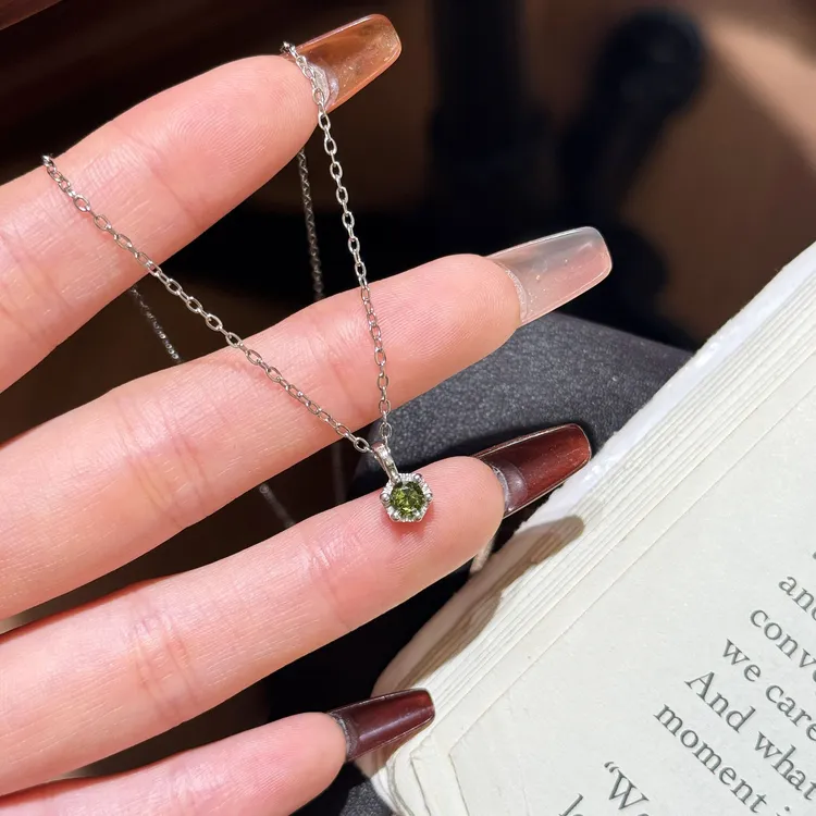 柯柒 钛钢项链 极简绿色单钻项链女轻奢时尚气质小众设计感锁骨链