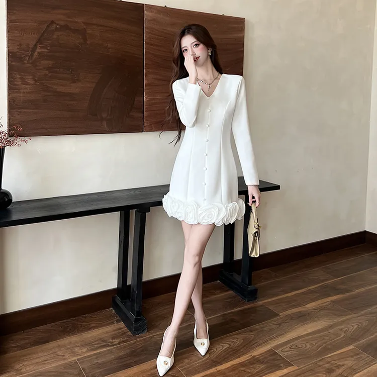 法式气质修身裙子2025秋冬新款时尚设计感收腰花边短裙包臀连衣裙