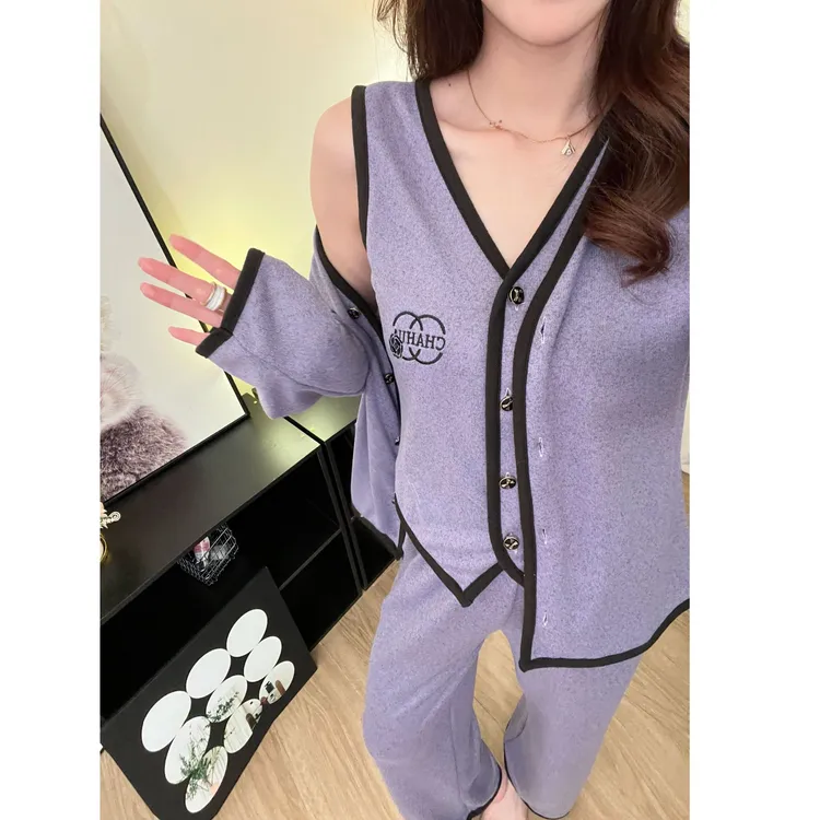秋季紫色字母厚款修身时尚图案V领长袖睡衣小香风