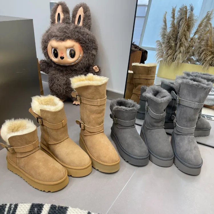 羊皮毛一体雪地靴冬季新款时尚骑士靴卡扣两穿厚底中筒靴增高保暖
