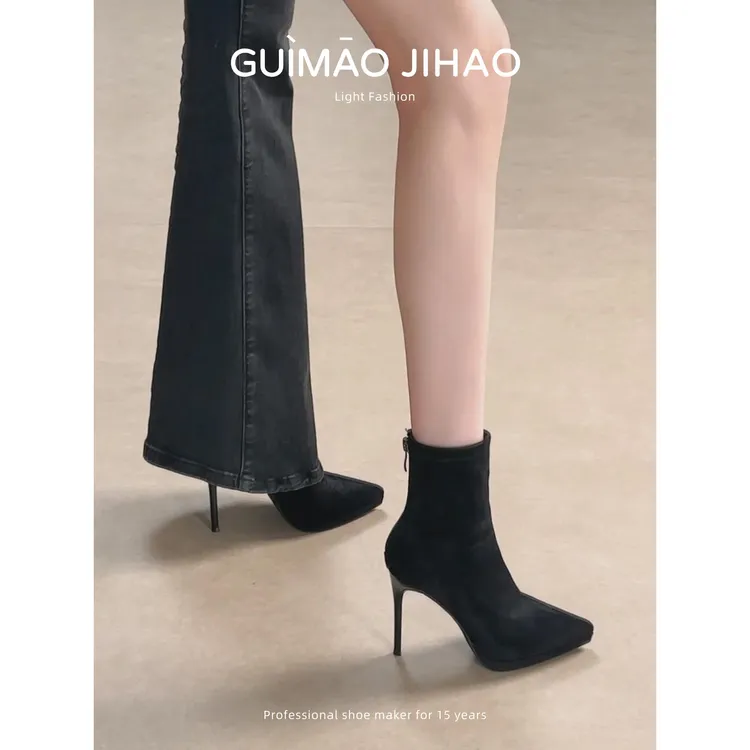 黑色绒面尖头防水台2025年秋冬细跟小短靴弹力瘦瘦靴高跟袜子靴