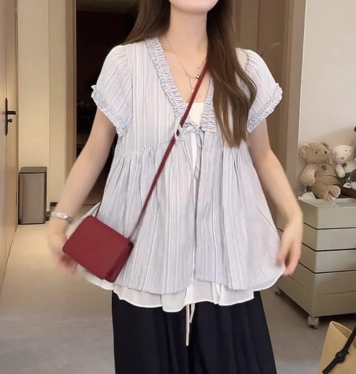 韩系小清新蓝色木耳花边V领小衫2025夏季假两件宽松显瘦短袖上衣