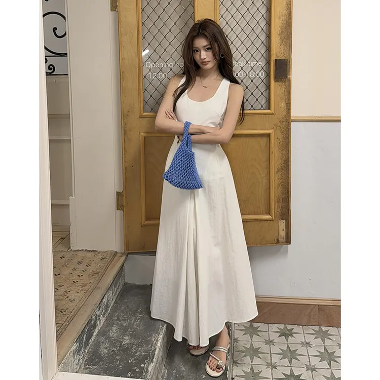 实拍2025春夏新款简约白色长裙舒适日常a字大摆背心打褶连衣裙女