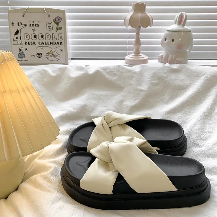 温柔仙女风交叉带凉拖鞋女夏外穿2025新款法式配裙子厚底罗马拖鞋