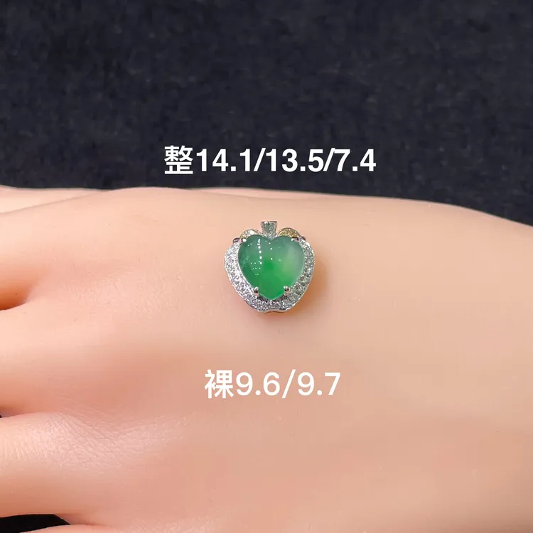 天然缅A翡翠冰甜绿爱心苹果吊坠18k金镶嵌