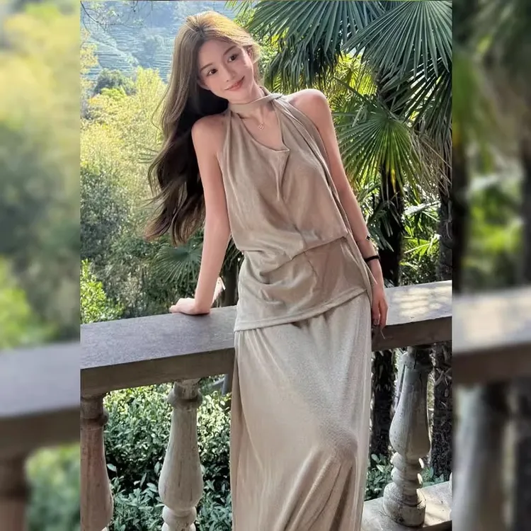 夏日清冷松弛感穿搭一整套夏季女装高级感挂脖上衣半身裙两件套装