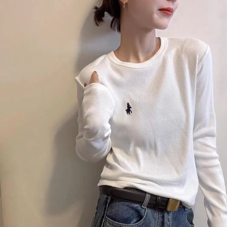 白色长袖T恤女2025秋季简约设计感显瘦圆领刺绣小马棉上衣潮