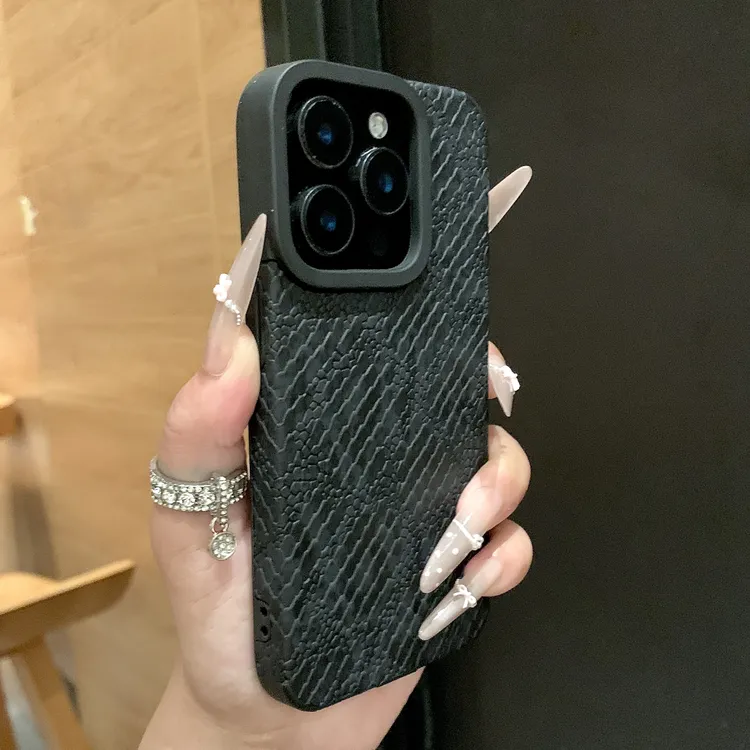秋冬复古蛇皮纹适用iPhone16promax苹果14手机壳15Pro磁吸13皮质