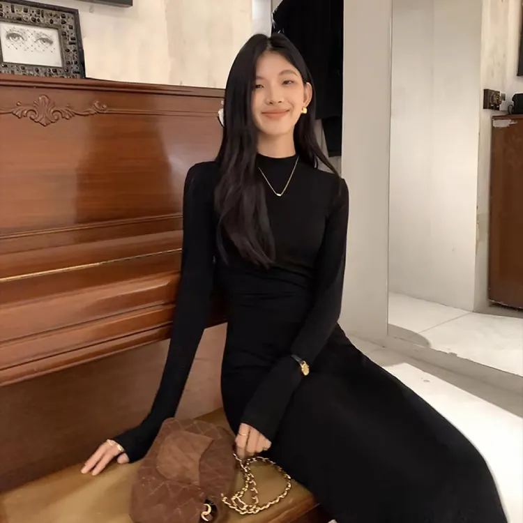 秋冬保暖加薄绒黑色长袖针织连衣裙女气质修身显瘦休闲大摆长裙子