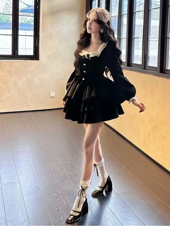 原创女装法式复古宫廷风连衣裙黑色裙子女秋冬新款高级感丝绒裙