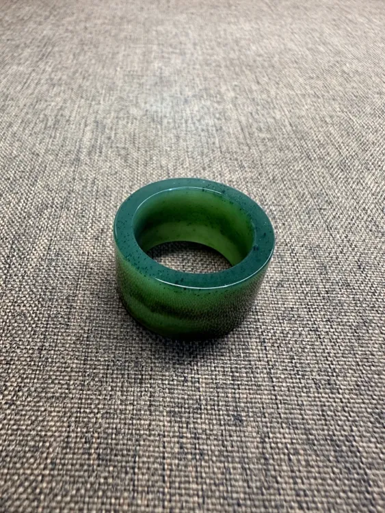 和田玉新疆玛纳斯碧玉带点墨青花带糖碧绿色男士扳指戒指戒圈指环