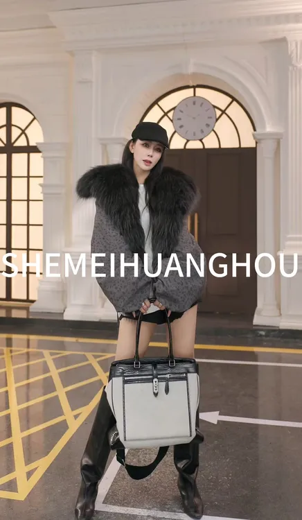 （派克女王）原创设计款貉子毛整皮双面穿冬季皮草派克服25115