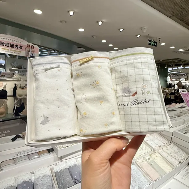 （3条装）夏季新款卡通少女内裤中腰透气不夹臀纯棉三角裤白兔布丁