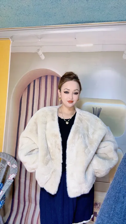 人造皮草 L圆领女短款灯笼袖V领中国码堆堆袖通勤风