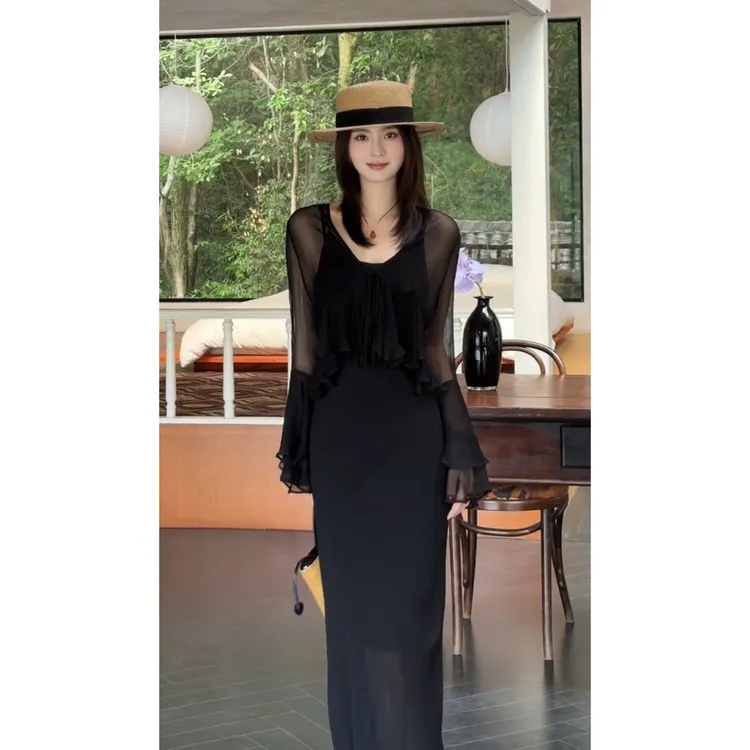MARIE.COCO法式轻熟黑色吊带连衣裙女荷叶边喇叭袖防晒外衫两件套