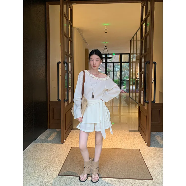 气质斜肩花边绑带设计感上衣+百搭显瘦短裤套装13950