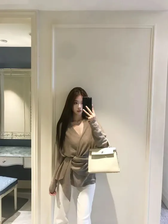 *尹千金*【赫本温柔】交叉绑带针织设计感小众慵懒风毛衣S257482
