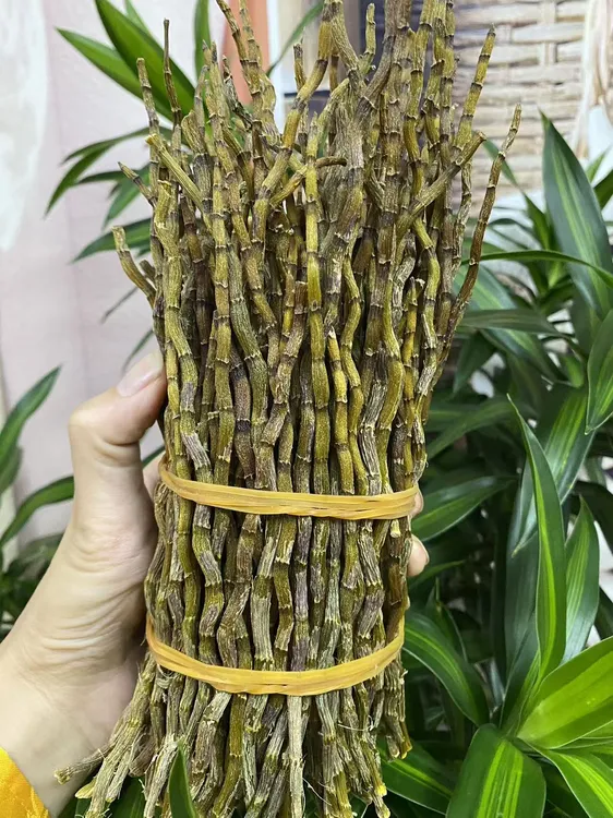 8年铁皮石斛 原支整条 足年份 汤色清澈 化胶化渣 高品质煲汤泡茶