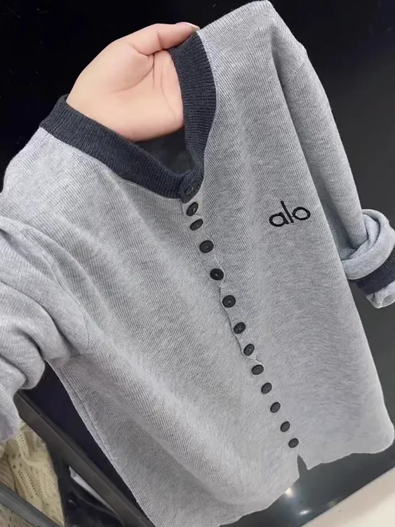 2025早秋新款气质百搭舒适休闲灰色上衣女圆领纽扣薄款长袖针织衫