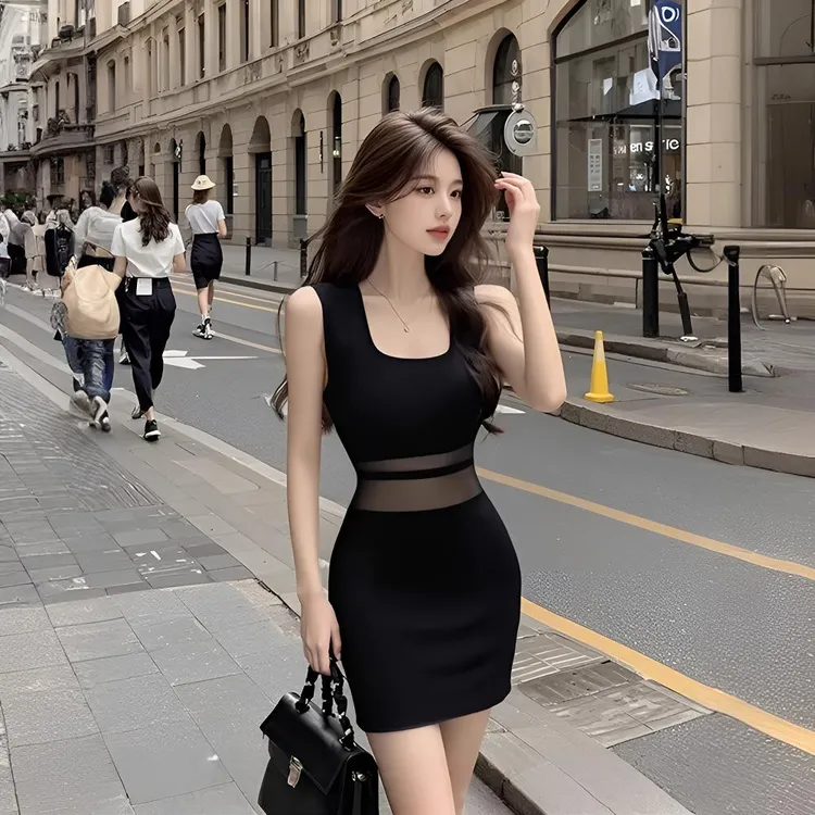 春夏别致辣妹黑色修身显瘦u领连衣裙女设计感超好看收腰包臀短裙