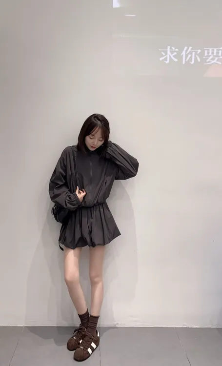 秋季2025新款韩系松弛感抽绳休闲防晒外套女显瘦花苞短裙两件套