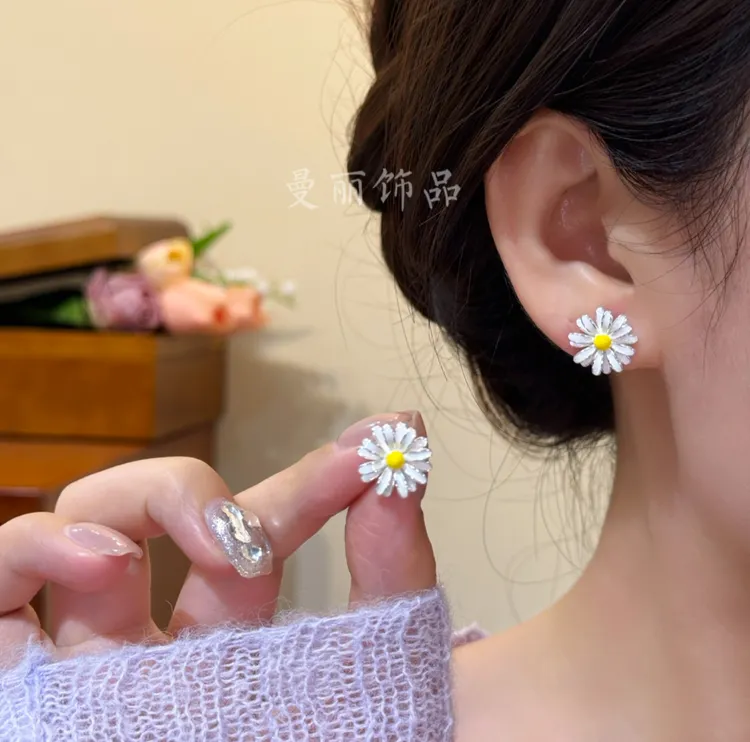 铜合金耳饰 超仙温柔雏菊耳钉