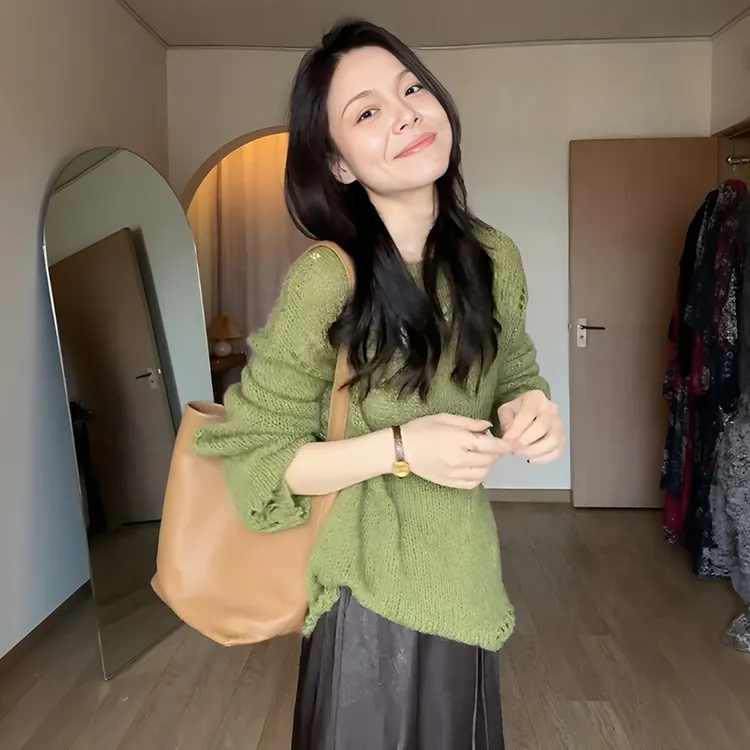 秋季慵懒风穿搭巨好看的高质量绿色镂空针织罩衫上衣女士2025新款