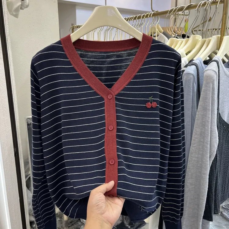 撞色v领条纹樱桃刺绣针织衫女韩版开衫外套 衣长58 胸围100