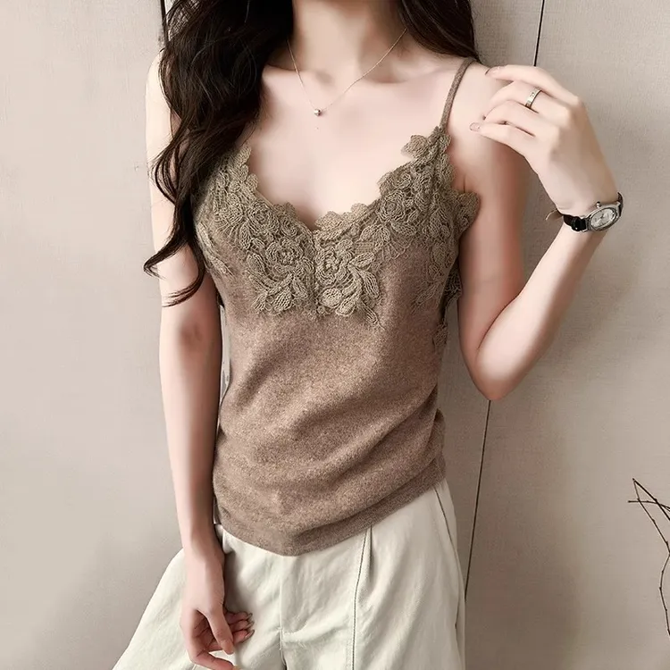 大码爆款秋冬性感内搭蕾丝拼接V领吊带背心女修身显瘦针织打底衫