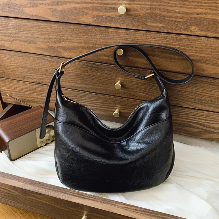 今年爆款新款高级百搭饺子包时尚单肩包斜挎包女包简约潮流洋气包