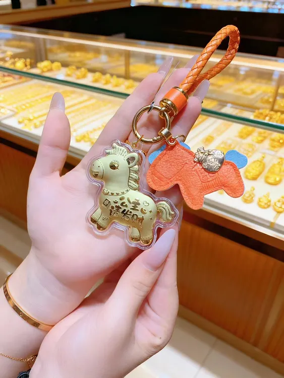 含金工艺品2026马年新款钥匙扣手机链马上有钱包包挂饰可爱风格