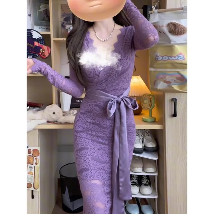 纯欲辣妹风交叉V领长袖蕾丝连衣裙女秋冬新款收腰显瘦绑带包臀裙