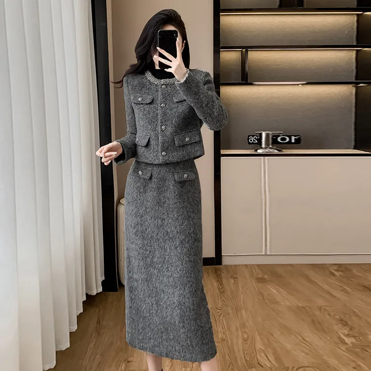 小香风套装长裙富家千金感穿搭加绒毛呢外套女冬季名媛轻奢高级感